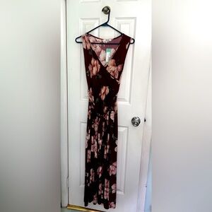 Beautiful maxi dress. Never worn